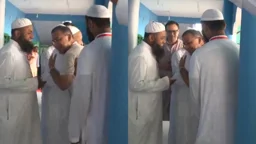 হেফাজত আমিরকে বুকে জড়িয়ে ধরলেন প্রধানমন্ত্রী