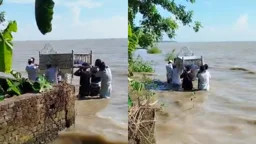 মৃত্যুর পরও কোমরসমান পানি মাড়িয়ে শেষ বিদায়