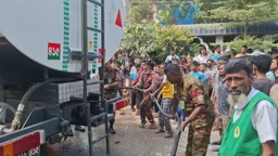 আগুন নিয়ন্ত্রণে টঙ্গীর ওষুধ কারখানায় সেনাবাহিনী-বিজিবি