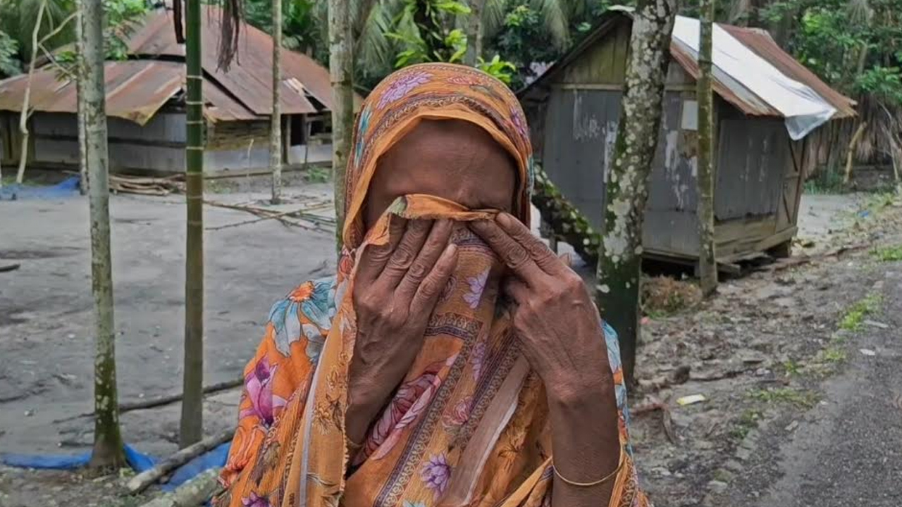নদীভাঙনের শঙ্কায় সঞ্চয়ের টাকায় কেনা জমি দখলের অভিযোগ