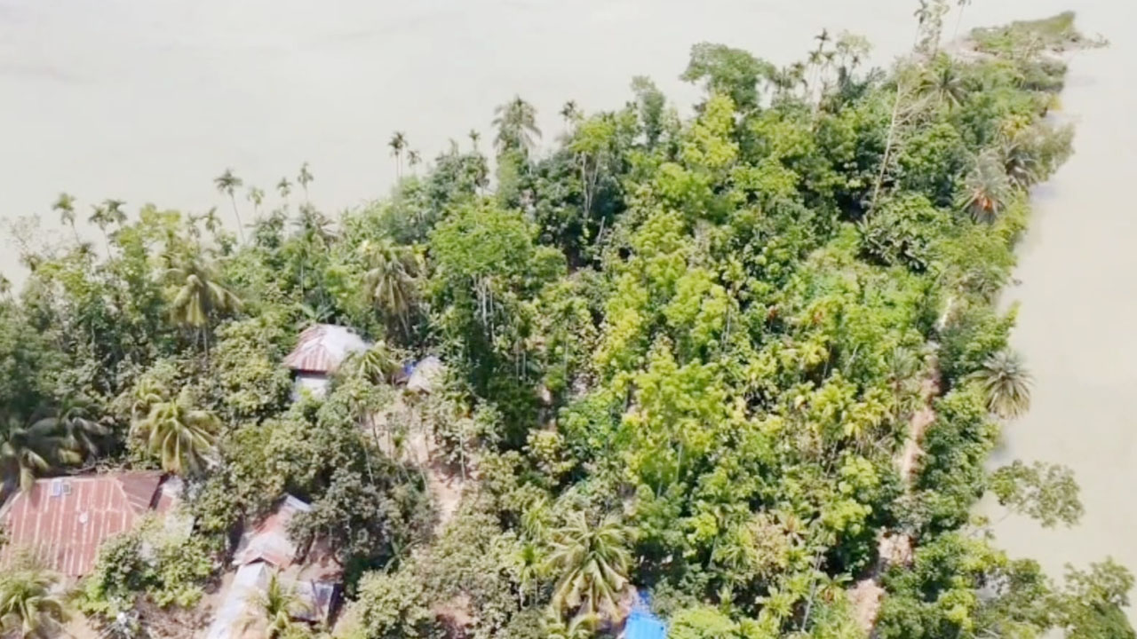 ইসলামাবাদ গ্রামে বসবাস করছে মাত্র ৪৫টি পরিবার। ছবি : এশিয়া পোস্ট