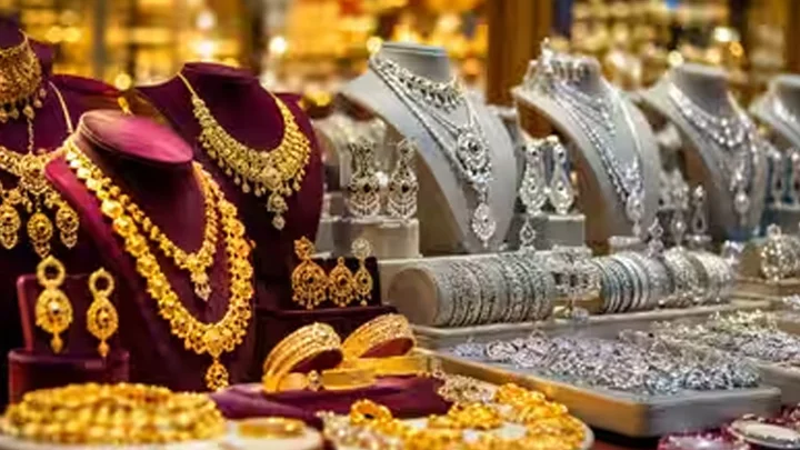 আজ স্বর্ণ-রুপা কত দামে বিক্রি হচ্ছে?
