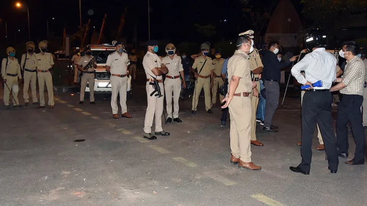 ভারতে বিবাহবহির্ভূত সম্পর্কের সন্দেহে নারীকে পৈশাচিক নির্যাতন ও গণধর্ষণ, গ্রেপ্তার ৯