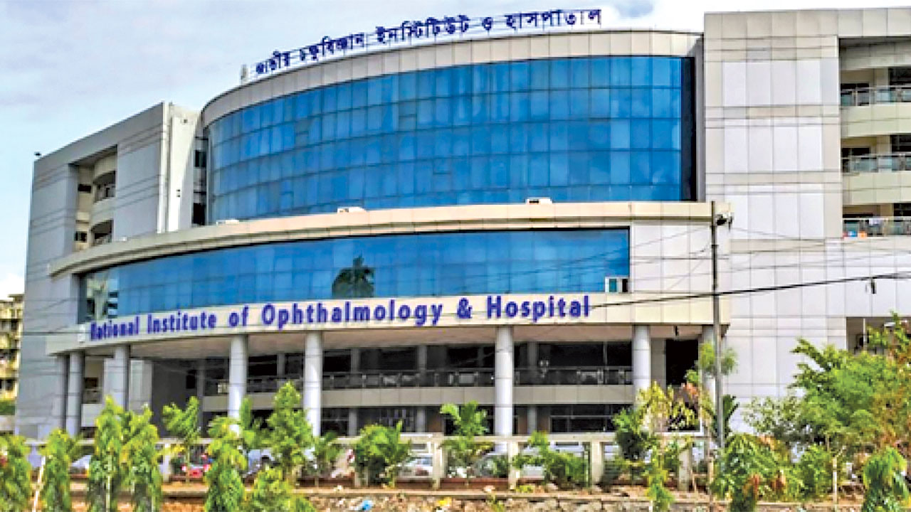 গেম খেলার সময় ফোন বিস্ফোরণ, যুবকের দৃষ্টিশক্তি হারানোর শঙ্কা