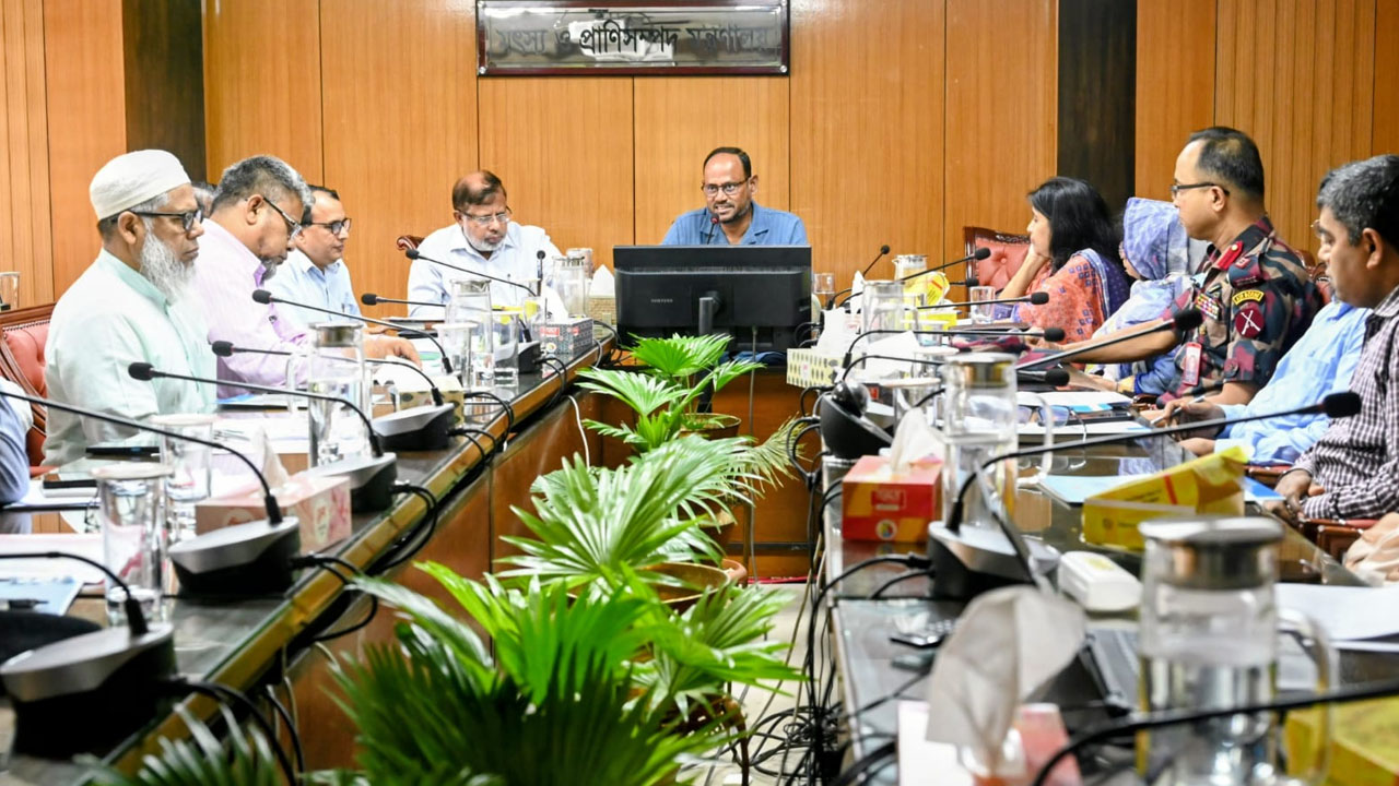 মৎস্য ও প্রাণিসম্পদ মন্ত্রণালয়ে ইলিশ সম্পদ উন্নয়নসংক্রান্ত জাতীয় টাস্কফোর্স কমিটির সভা। ছবি : এশিয়া পোস্ট