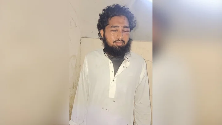 ছাত্রকে বলাৎকারের অভিযোগে মাদ্রাসাশিক্ষক গ্রেপ্তার