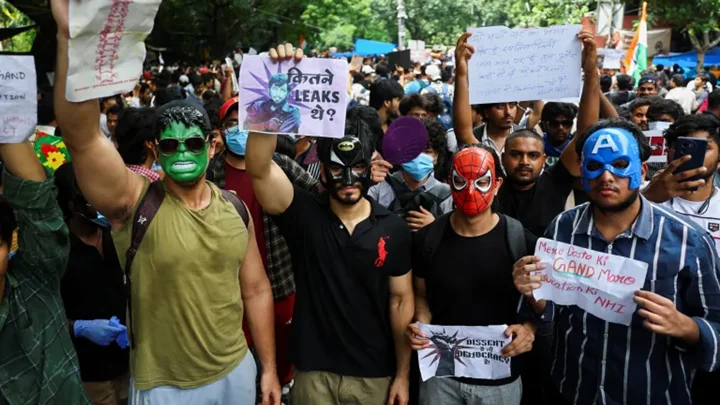 ভারতের জেন-জিরা মোদির ‘সোশ্যাল মিডিয়া গেম’ যেভাবে উল্টে দিচ্ছে