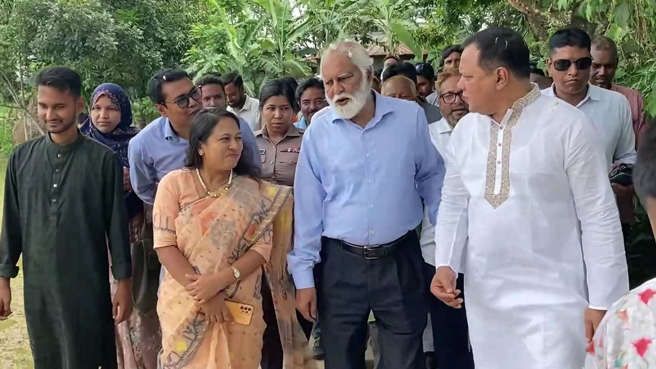 আমরা সবই করতে চাই, তবে হাত-পা বাঁধা: ত্রাণ প্রতিমন্ত্রী

