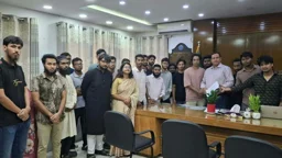 শ্রেণিকক্ষ সংকটে জাবির ব্যবসায় শিক্ষা অনুষদের শিক্ষার্থীরা