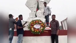 জুতা পায়ে বীরশ্রেষ্ঠ হামিদুরের ভাস্কর্যে নিষিদ্ধ ছাত্রলীগের শ্রদ্ধাঞ্জলি