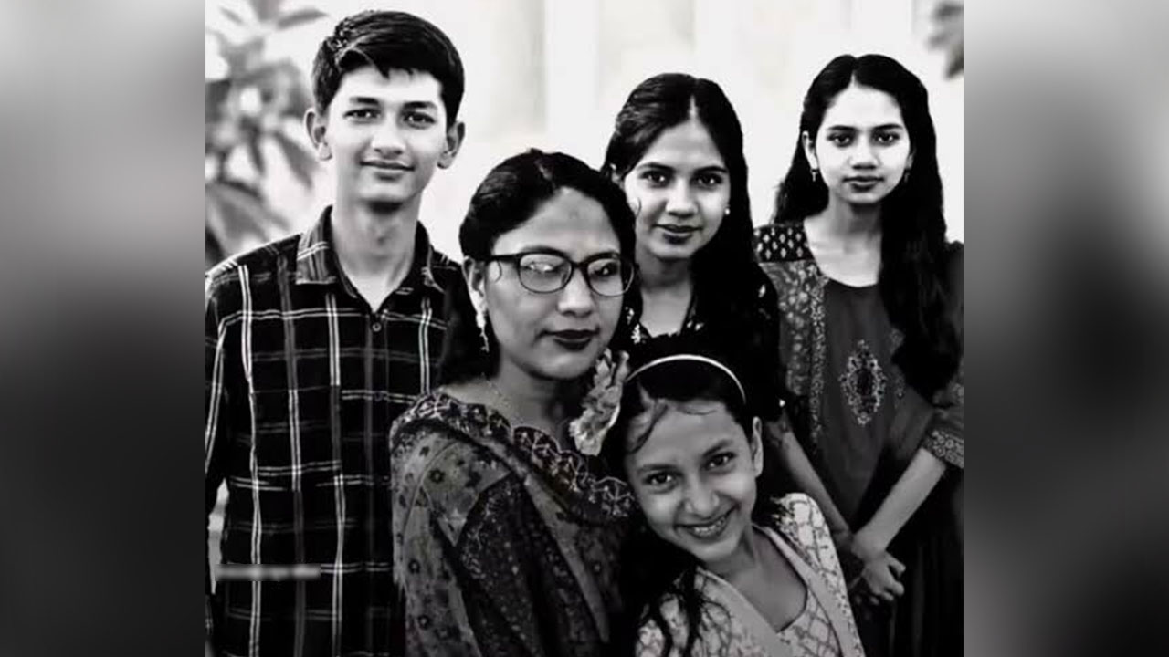 স্বর্ণ অক্ষত কিন্তু গায়েব মোবাইল, লক্ষ্মীপুরে চার হত্যাকাণ্ডে নতুন রহস্য