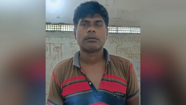 ‘পীরের’ কবর খুঁড়ে দেহাবশেষ দরবারে নেওয়া ভক্ত গ্রেপ্তার