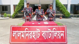 পলিথিনে মিলল পিস্তল, গুলি ও কোটি টাকার ‘আইস’