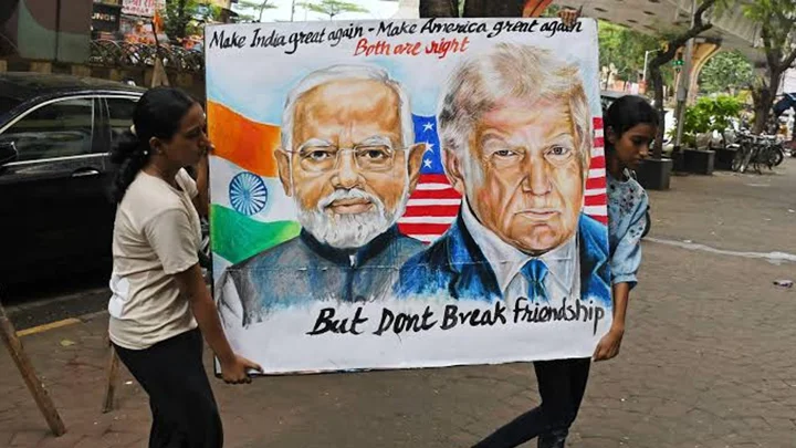 যুক্তরাষ্ট্রের নিষেধাজ্ঞার মুখে ভারতসহ ১০ দেশ