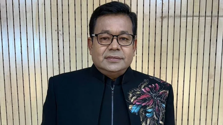 ইউটিউবে মনির খানের ৩০ লাখ সাবস্ক্রাইবার
