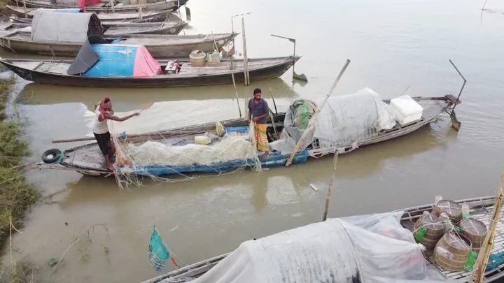 জেলে কার্ডে নানান অনিয়ম, জীবিত জেলে সরকারি খাতায় ‘মৃত’