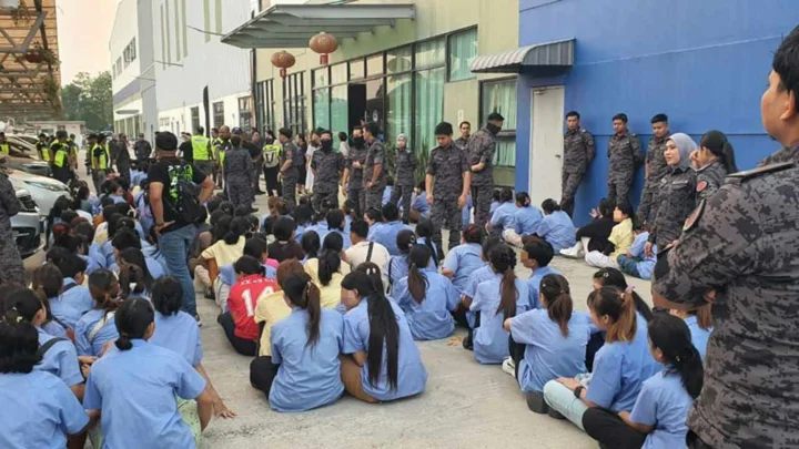 মালয়েশিয়ায় দুই ঘণ্টার অভিযানে ২৩ বাংলাদেশি আটক
