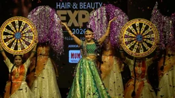 মেহজাবীনের নাচে মাতল হেয়ার অ্যান্ড বিউটি এক্সপো