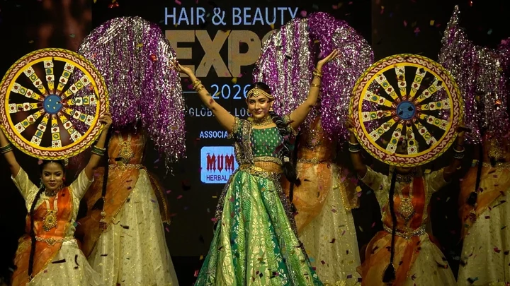 মেহজাবীনের নাচে মাতল হেয়ার অ্যান্ড বিউটি এক্সপো