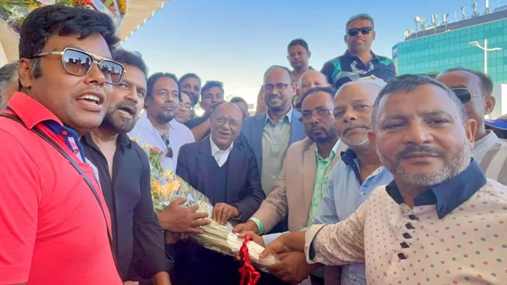 রোম বিমানবন্দরে পরিবেশমন্ত্রী ও প্রাণিসম্পদ প্রতিমন্ত্রীকে অভ্যর্থনা