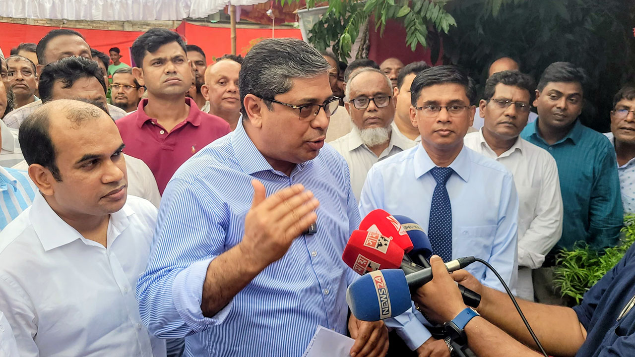 কুমিল্লা-ফরিদপুরের সঙ্গে বগুড়া বিভাগ প্রক্রিয়া এগিয়ে নেওয়া হবে: এলজিআরডি প্রতিমন্ত্রী

