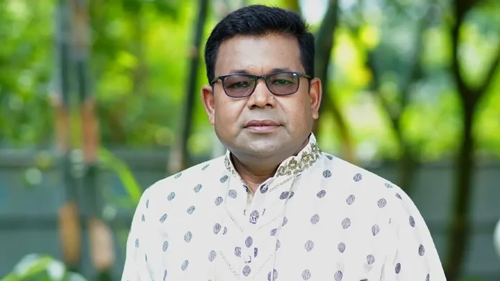 দীর্ঘ বিরতির পর সিনেমার গানে ফিরলেন মনির খান