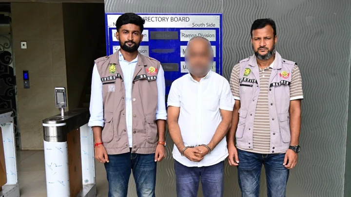 মিরপুরে অস্ত্র-গুলিসহ কুখ্যাত সন্ত্রাসী ‘শুটার জাকির’ গ্রেপ্তার