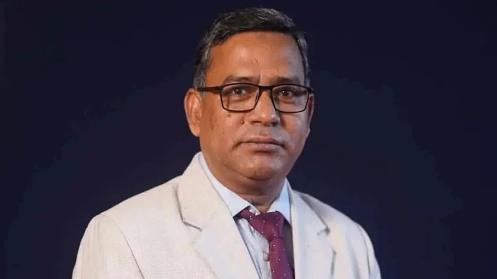জাতীয় সংগীত চলাকালে শেখ হাসিনার ছবি, নোবিপ্রবির বিভাগীয় চেয়ারম্যানকে অব্যাহতি