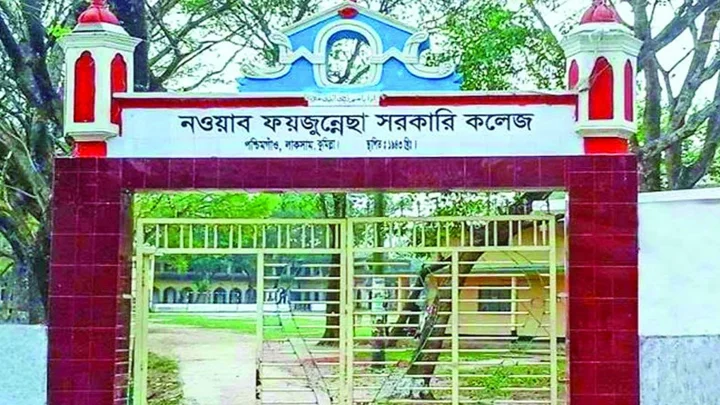 ছাত্রীদের সঙ্গে আপত্তিকর আলাপ, বিভাগীয় প্রধানকে অব্যাহতি