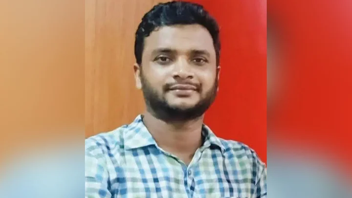 চট্টগ্রামে শিক্ষককে কুপিয়ে টাকা-মোবাইল ছিনিয়ে নিল কিশোর গ্যাং