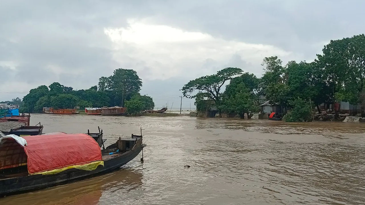 রেকর্ড বৃষ্টিতে সুনামগঞ্জে বাড়ছে নদীর পানি, বন্যার শঙ্কা