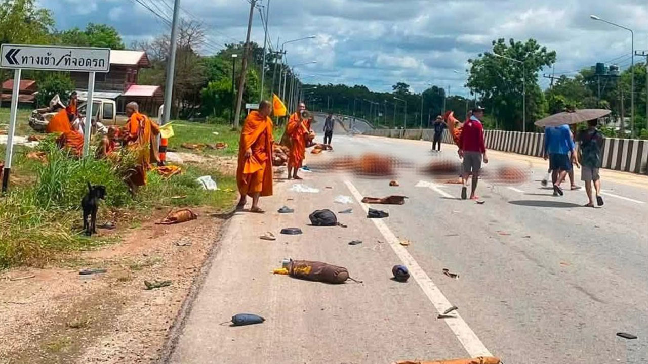 বৌদ্ধ ভিক্ষুদের তীর্থযাত্রায় ট্রাকের চাপা, প্রাণ গেল ৮ জনের