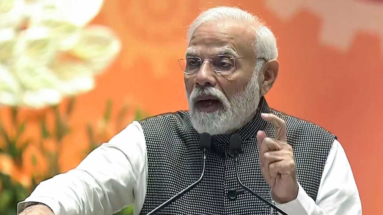 বাংলাদেশ সীমান্তে কাঁটাতারের বেড়া নির্মাণকাজ দ্রুত এগোচ্ছে: মোদি
