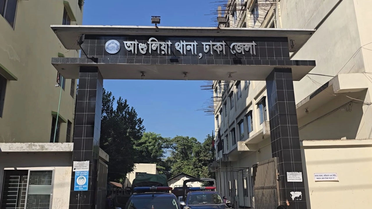 শিশুকে পিটিয়ে হত্যার অভিযোগ, মা ও সৎ বাবা আটক