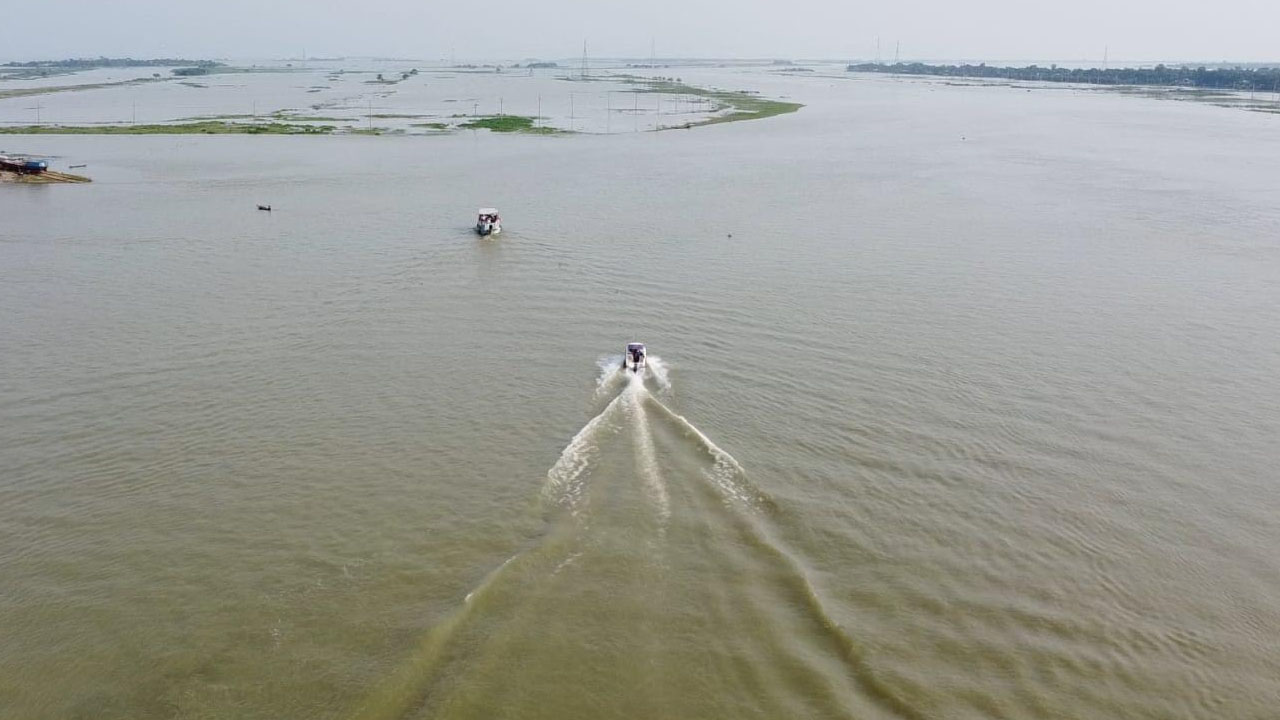 ইটনার হাওরে চলন্ত নৌকায় ডাকাতি