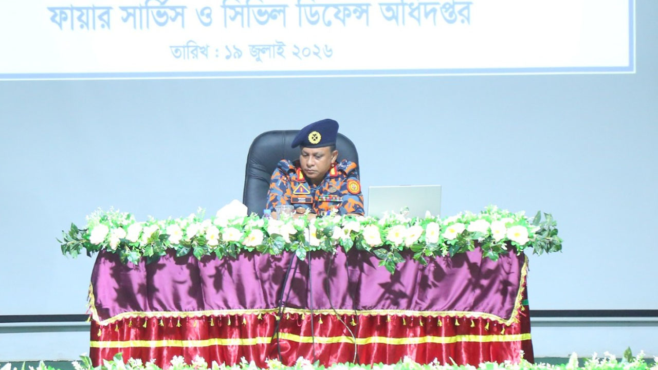 পেশাগত দায়িত্ব পালনে সর্বোচ্চ গুরুত্ব দিতে হবে: ফায়ার সার্ভিস মহাপরিচালক