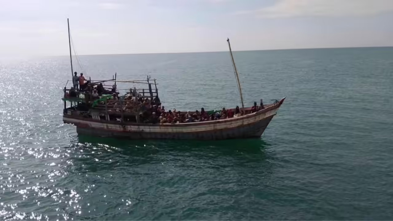 বঙ্গোপসাগরে রোহিঙ্গাবোঝাই নৌকাডুবিতে ৫০০-এরও বেশি মৃত্যুর আশঙ্কা