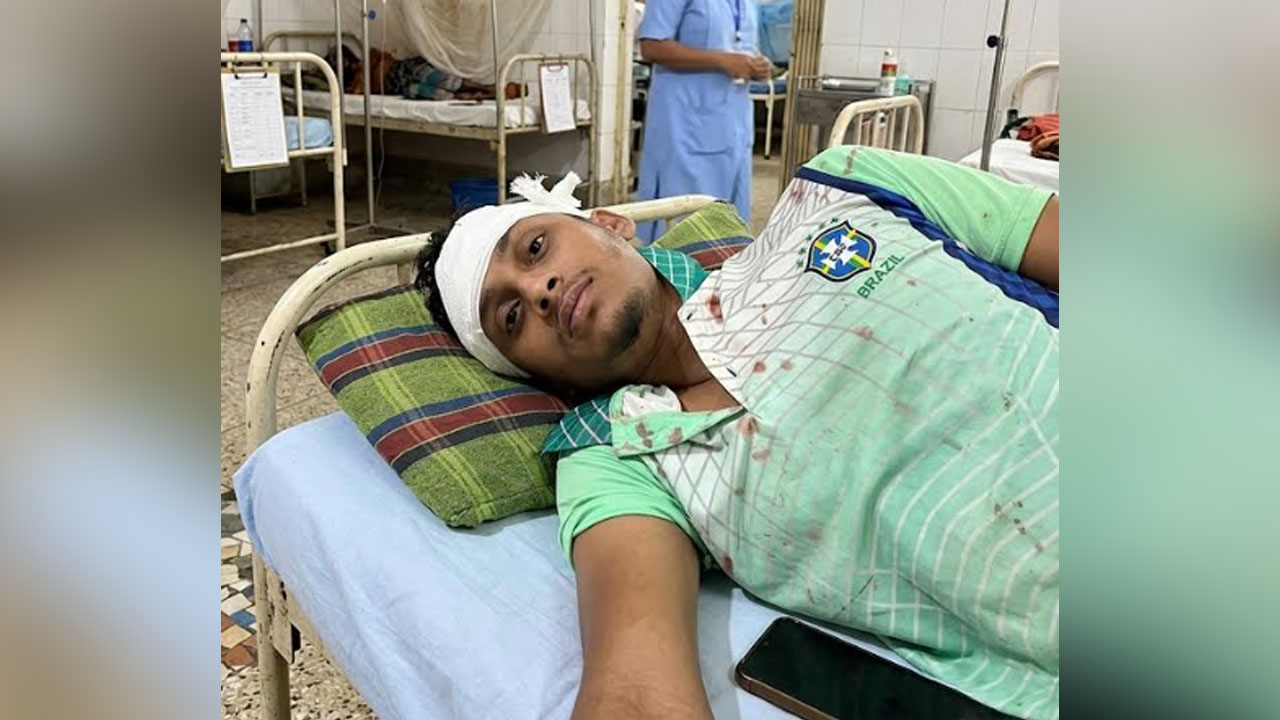 বিশ্বকাপ ফুটবল নিয়ে যুবককে কুপিয়ে জখম, প্রধান আসামিসহ গ্রেপ্তার ২