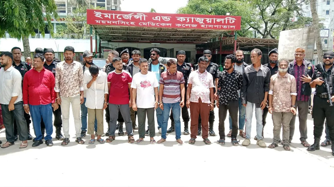 ময়মনসিংহ মেডিকেলে র‌্যাবের অভিযানে ১৪ দালাল আটক