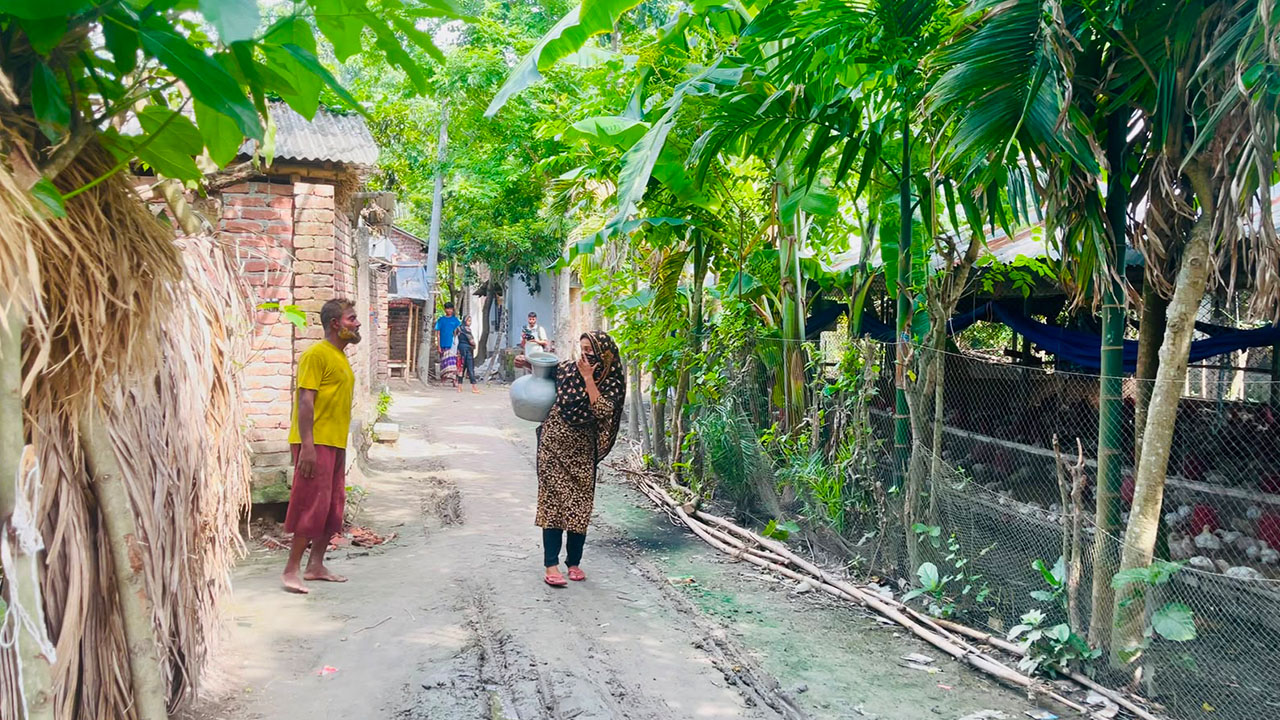 ‘পাত্রপক্ষ দুর্গন্ধে ফিরে যায়, আত্মীয়তা করতে চায় না’