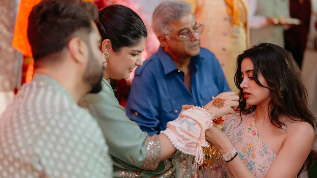 বোনের বিয়েতে জাহ্নবী কাপুর।