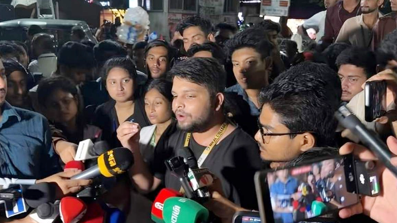 এক দফা ও সময় বেঁধে দিয়ে শাহবাগ ছাড়লেন শিক্ষার্থীরা