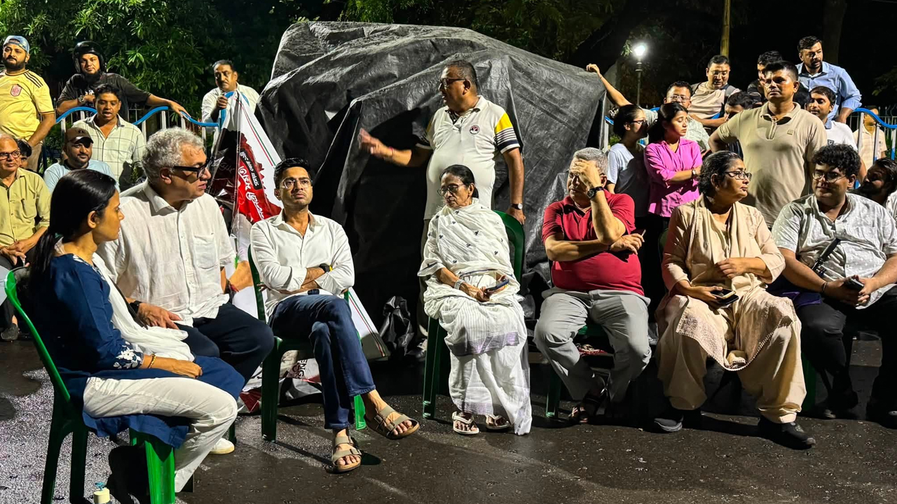 ২১ জুলাইকে কেন্দ্র করে মমতার তৃণমূলের নেতাকর্মীদের অবস্থান। ছবি: সংগৃহীত