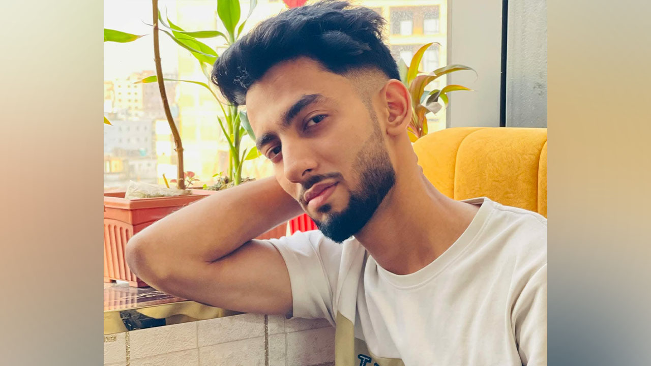কক্সবাজার সৈকতে প্রবল ঢেউয়ে ভেসে গেলেন পর্যটক