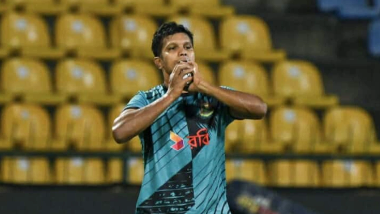 মোস্তাফিজের বদলি হিসেবে সাইফউদ্দিনকে দলে নিল বাংলাদেশ