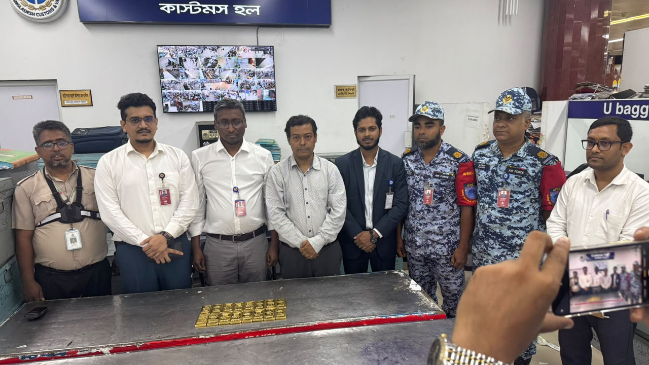শাহজালাল বিমানবন্দরে ফলের ক্যারেটে মিলল ১৬ কেজি স্বর্ণ