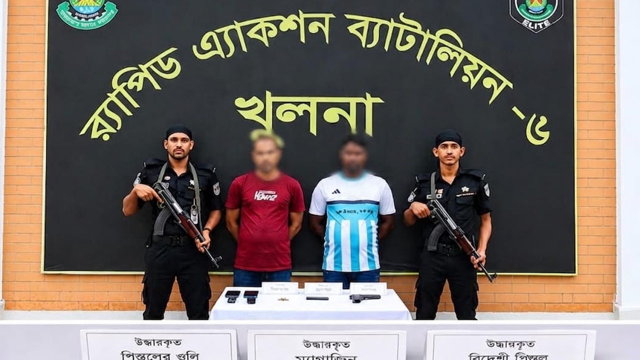 খুলনায় বিদেশি পিস্তলসহ গ্রেপ্তার ২