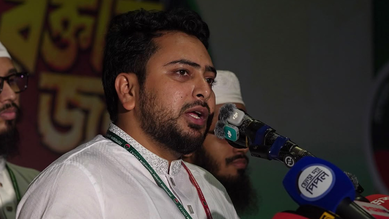মাদ্রাসা শিক্ষার্থীদের অবদানের রাষ্ট্রীয় স্বীকৃতি দিতে হবে: নাহিদ ইসলাম