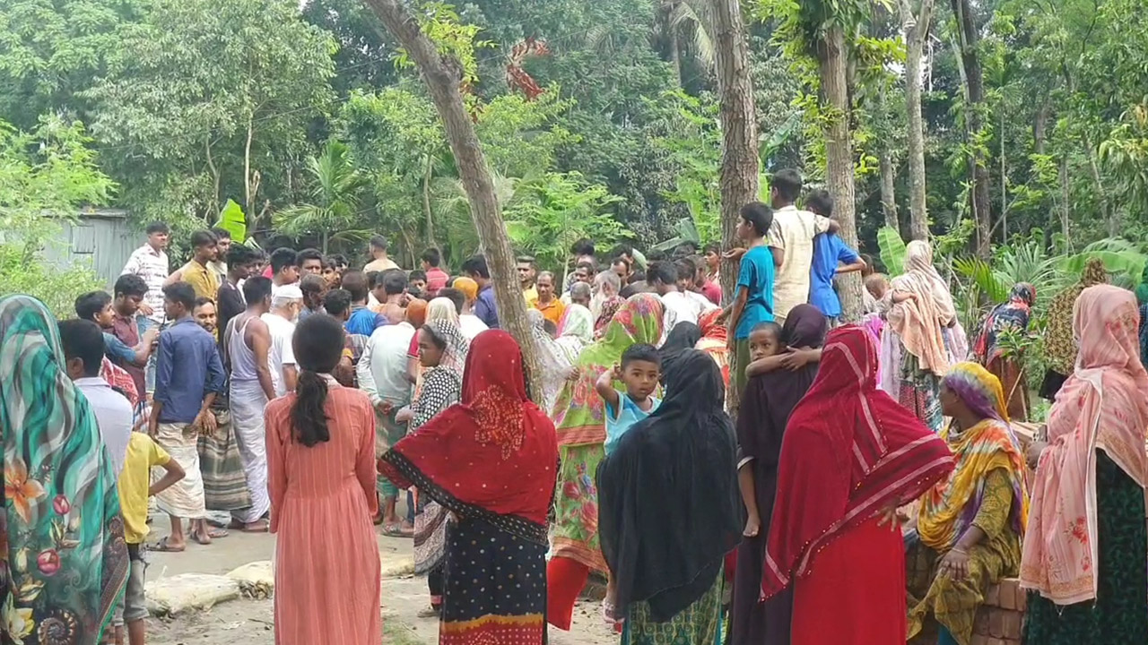 পুকুরে ভাসছিল রিকশাচালকের বস্তাবন্দি মরদেহ