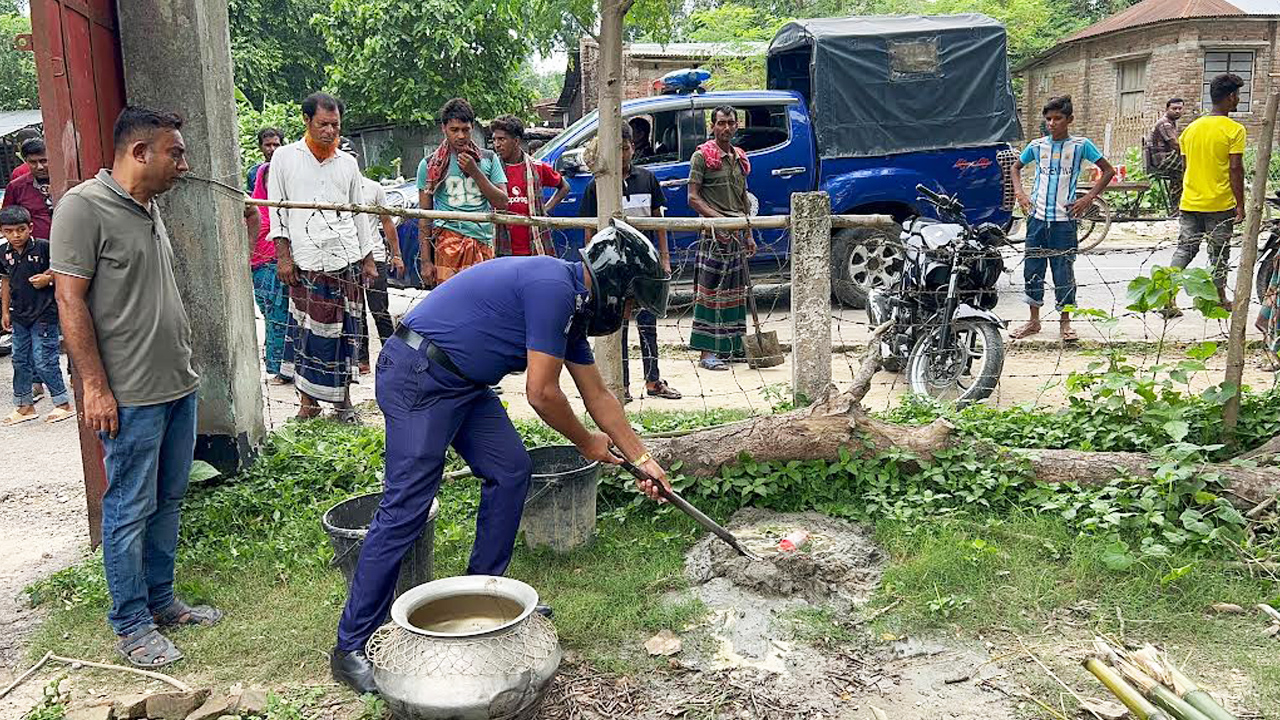 চুয়াডাঙ্গায় ‘জয় বাংলা’ লেখা বোমা সদৃশ বস্তু উদ্ধার